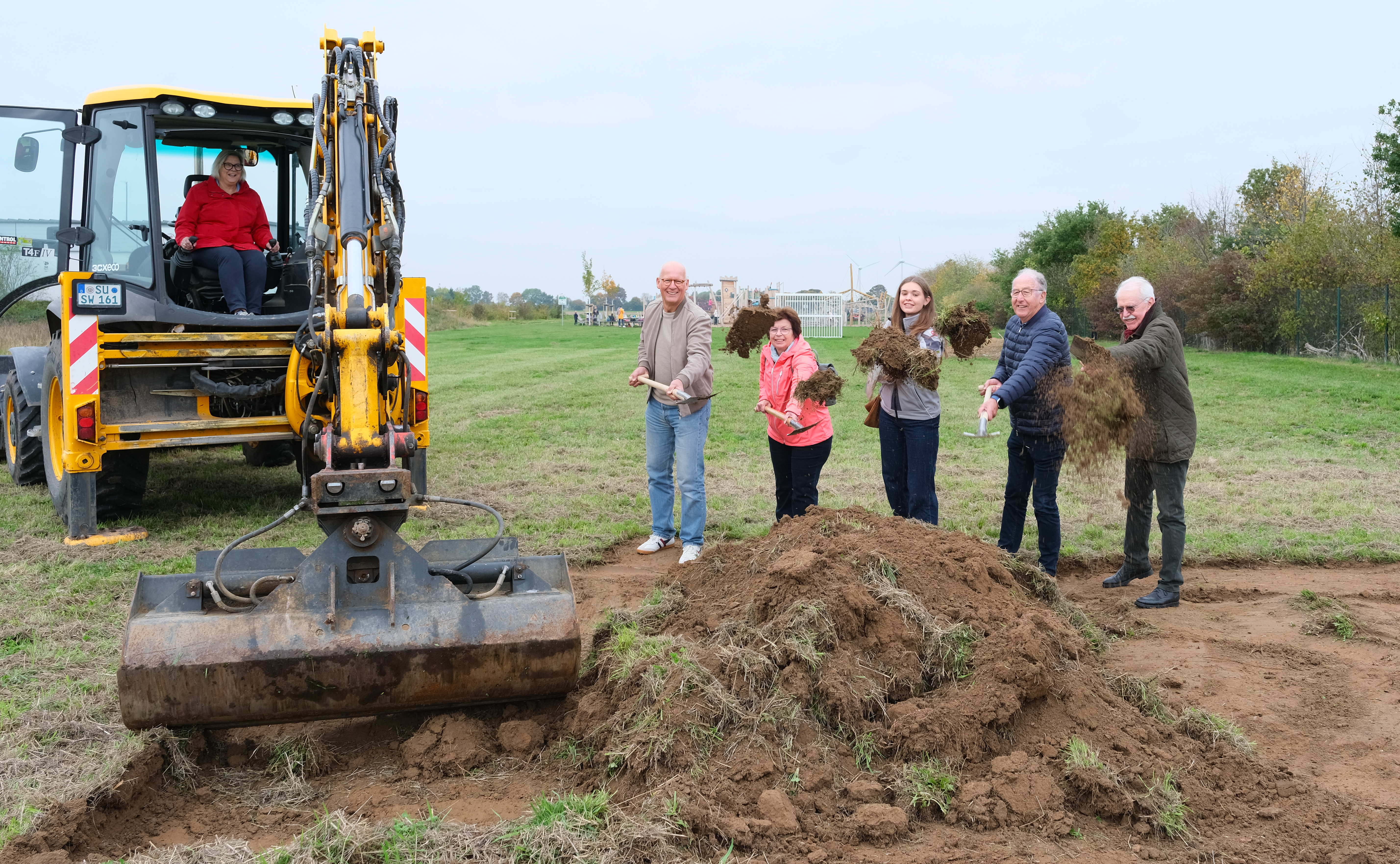 Bild des symbolischen Spatenstichs in Swisttal-Odendorf
